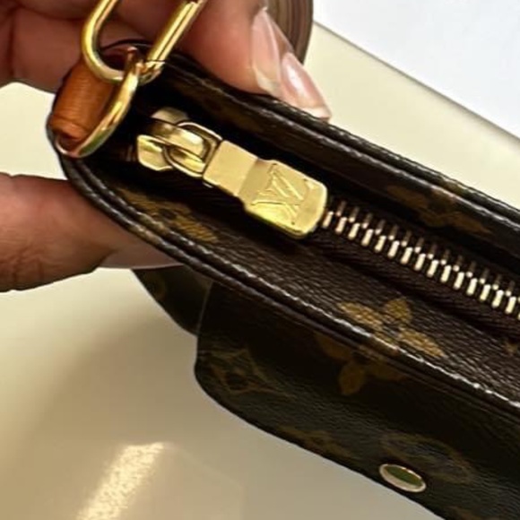 Louis Vuitton Partition Wristlet - Picture 3 of 8